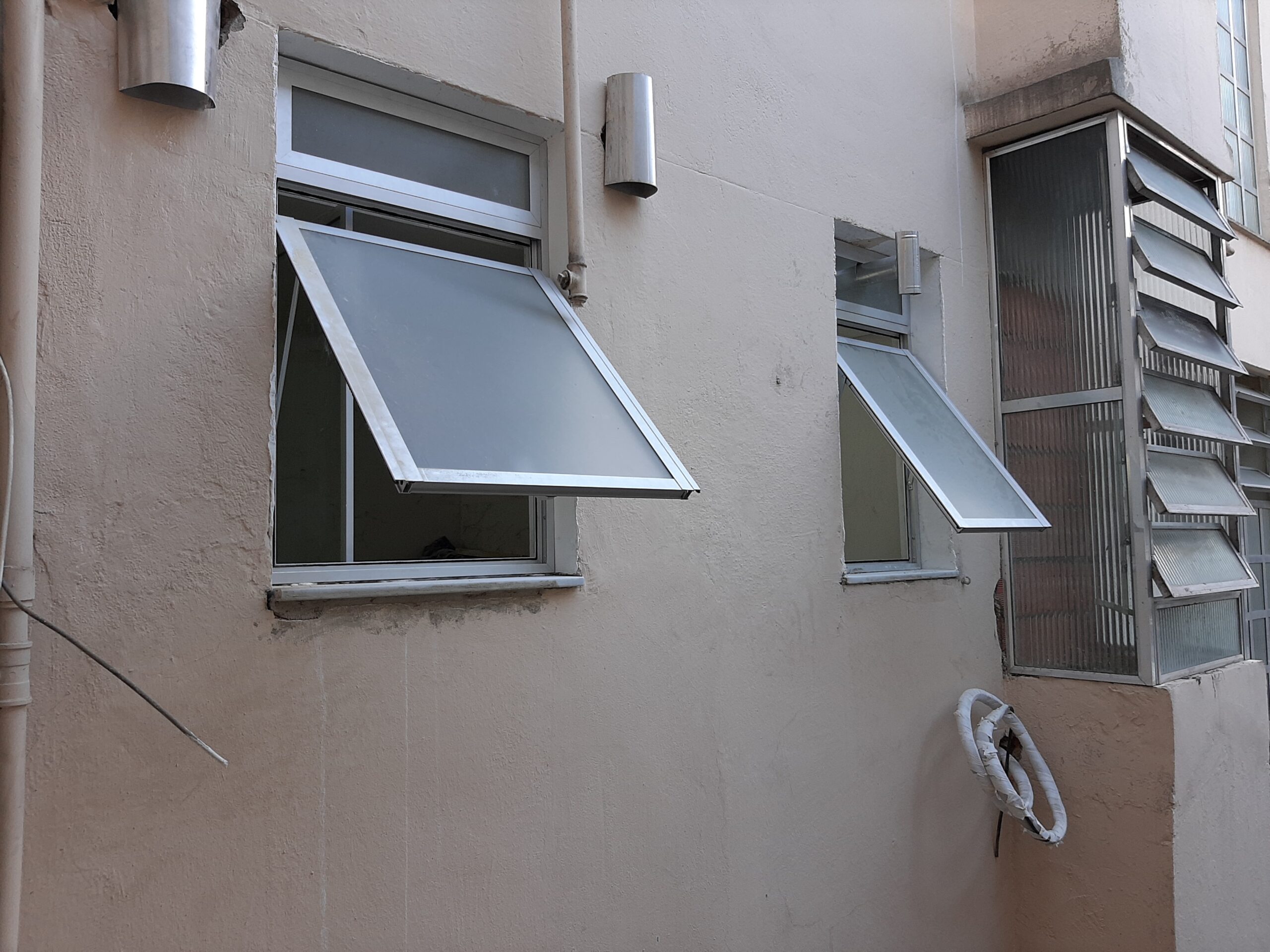 Basculante aluminio branco