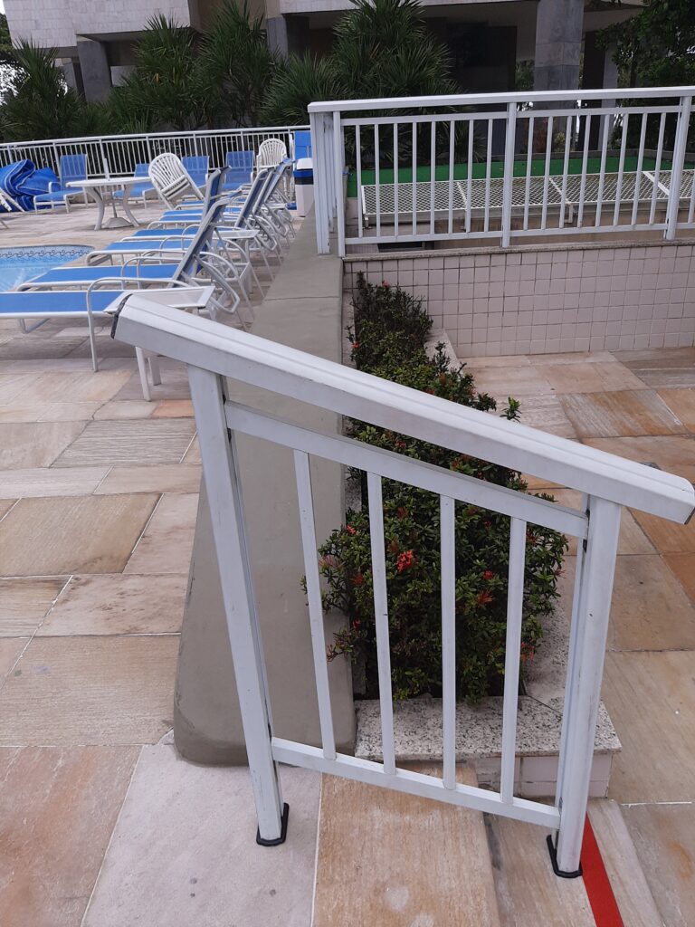 corrimão de alumínio branco