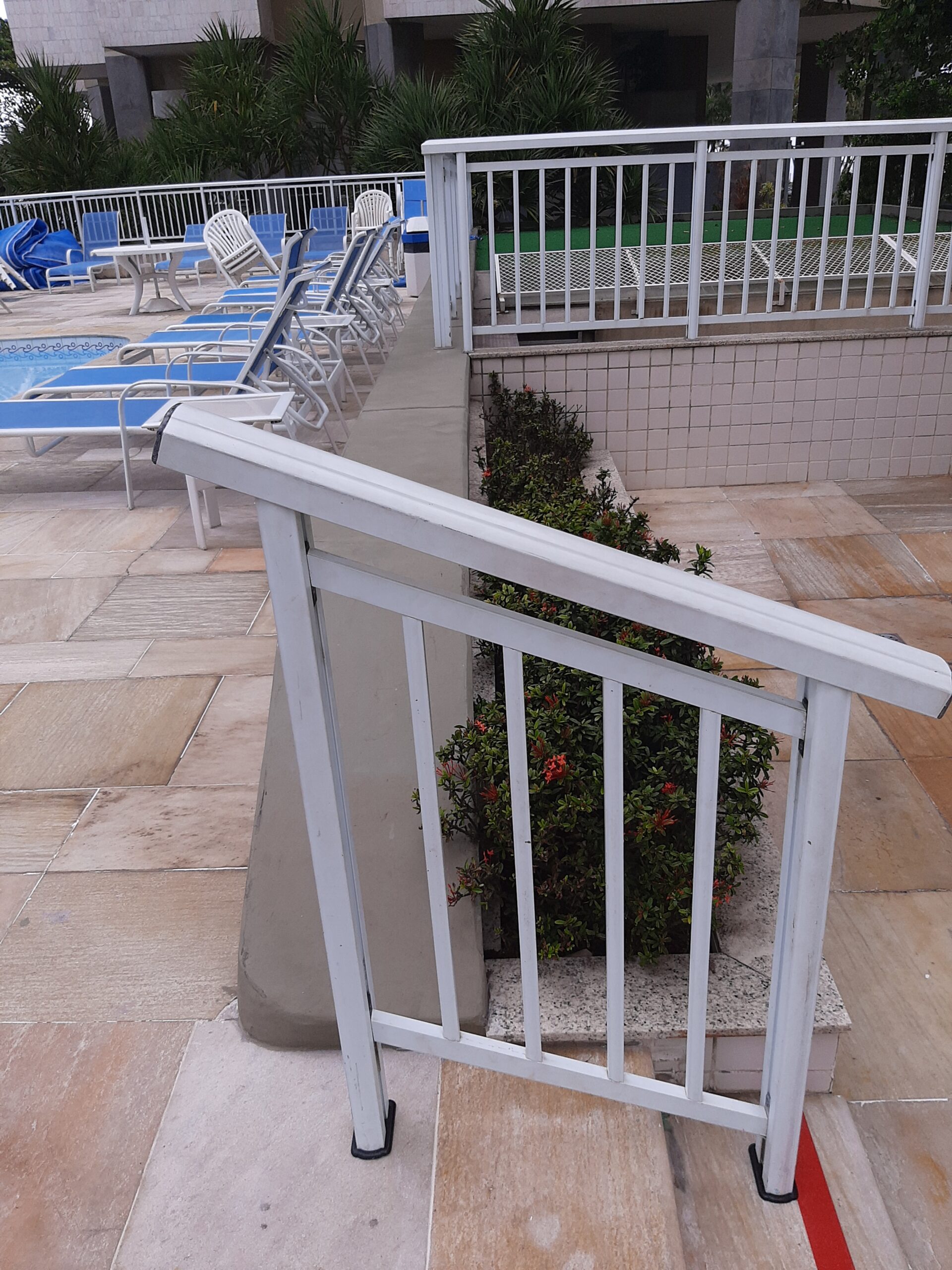 corrimão de alumínio branco