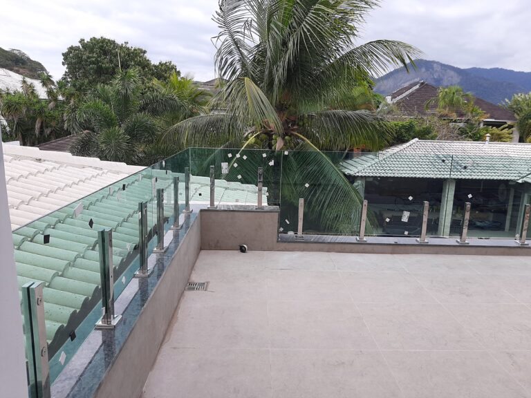 Guarda-corpo com torre de inox