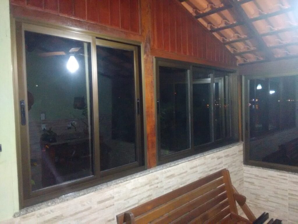 Janela com vidro fumê