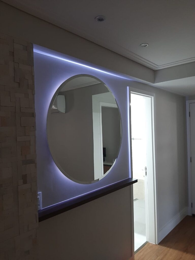 espelho cortado com led