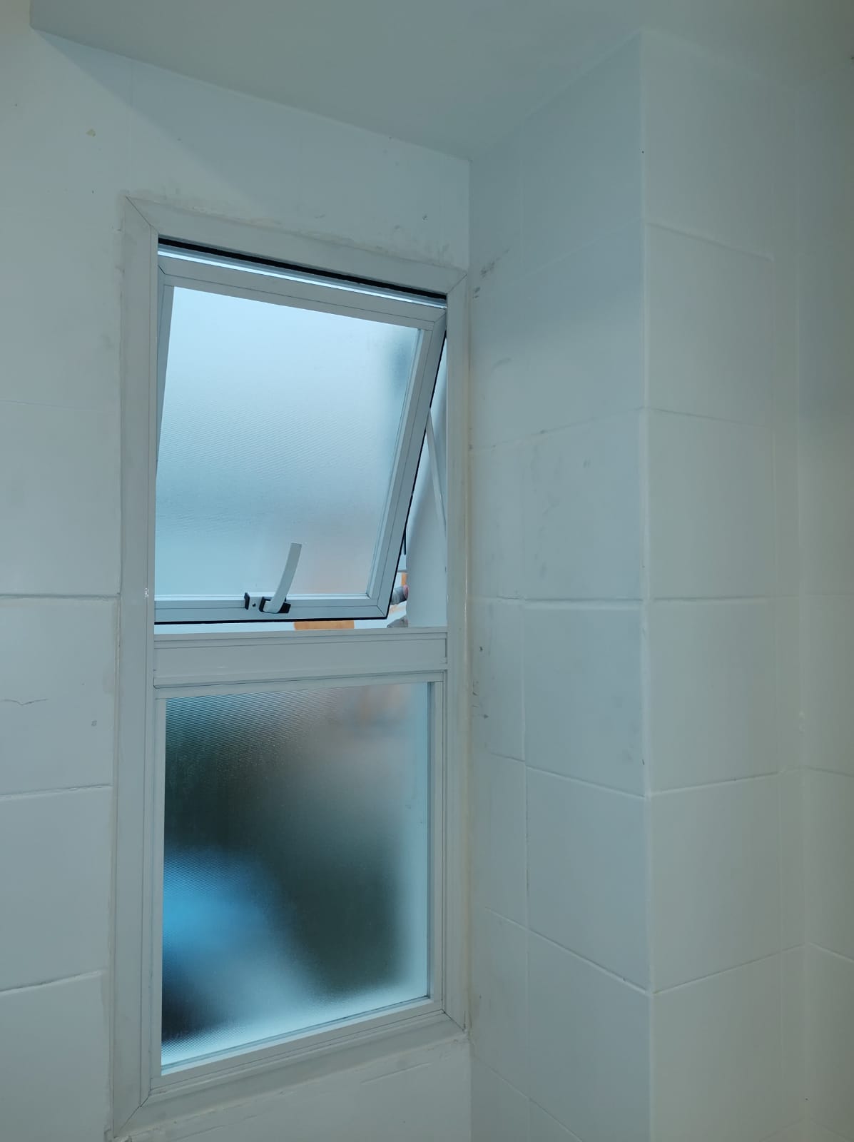 Basculante aluminio branco