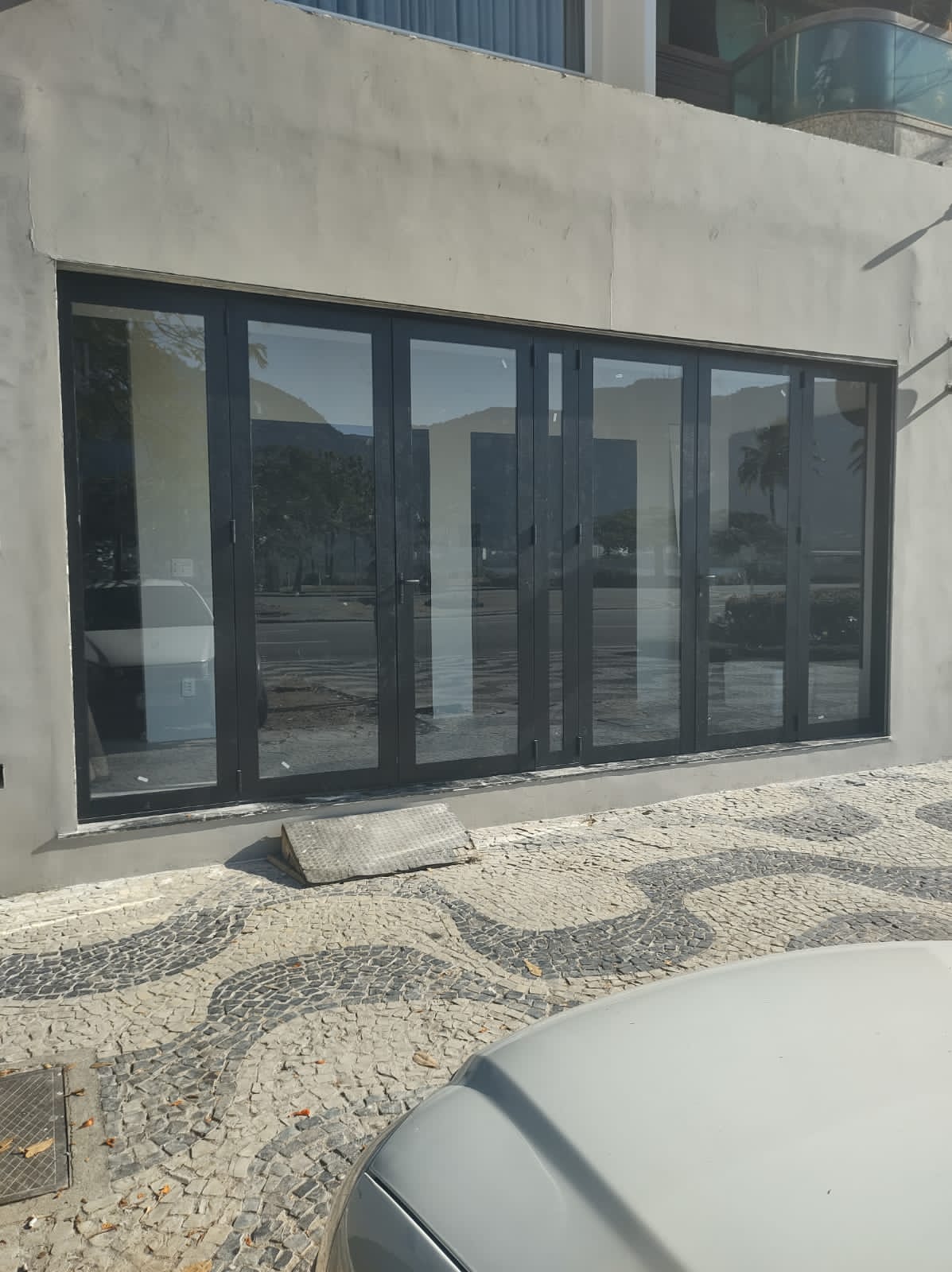 porta de vidro com aluminio preto